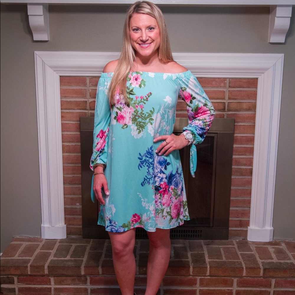 BNWOT👗It Was Mint To Be👗 -Off the shoulder dress